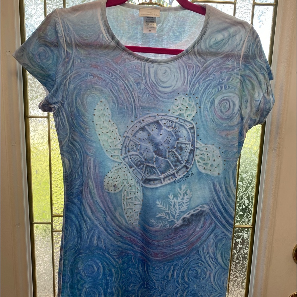 SeaWorld Turtle women’s shirt Size Medium